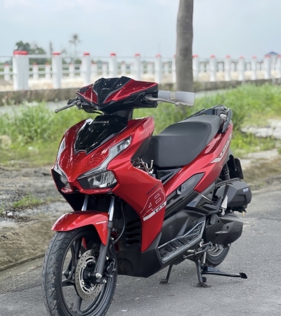 Ab màu đỏ đen 2023 xe 4 van 