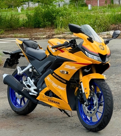 R15 v3 màu vàng đen bs 81 