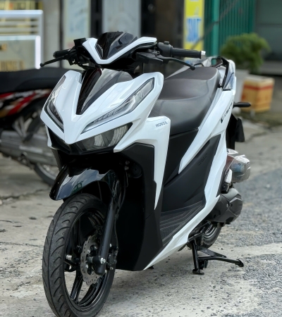 Vario 150 màu trắng đen 